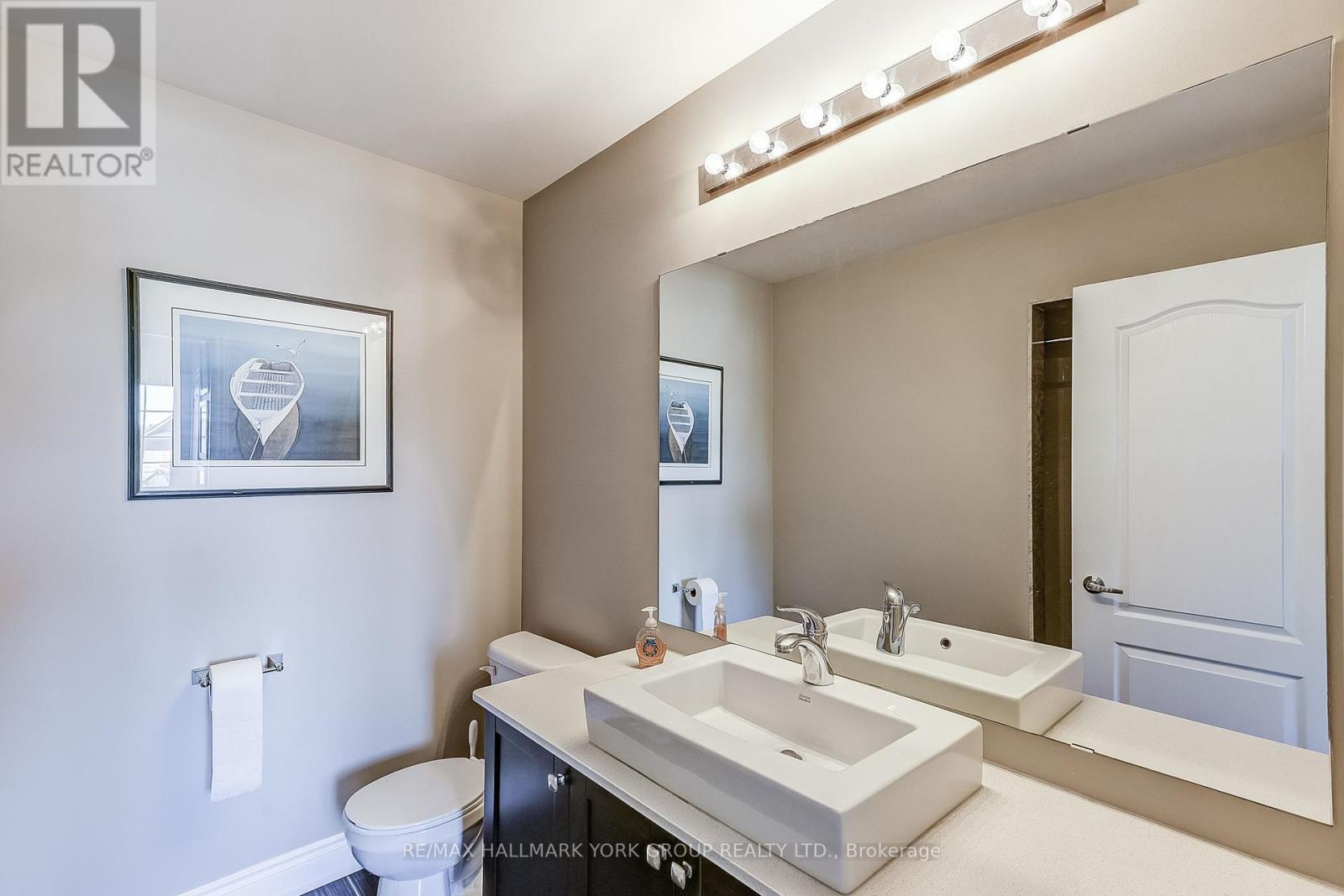 Photo 31 of 1022 Sherman Brock Circle, Newmarket ON