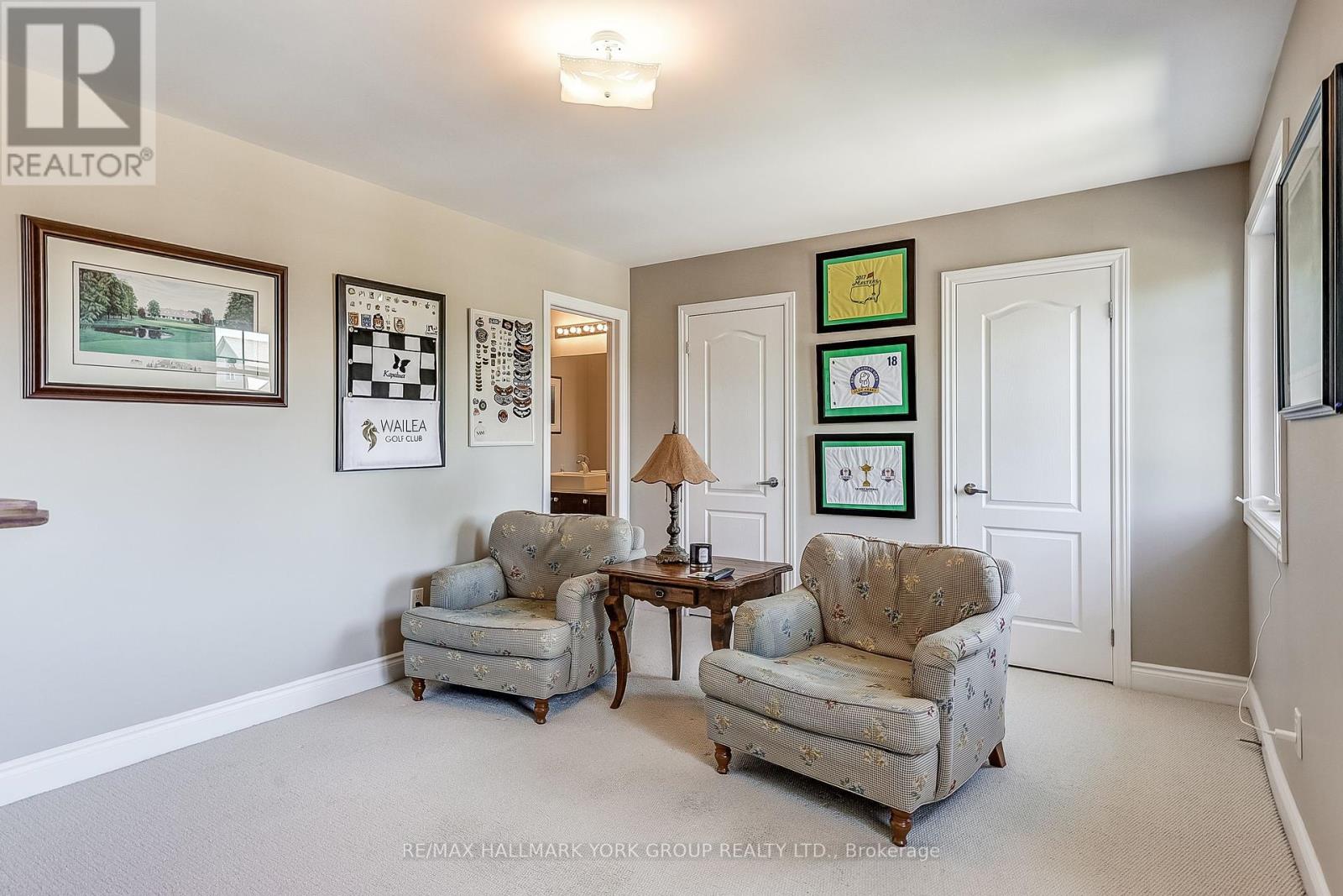 Photo 5 of 1022 Sherman Brock Circle, Newmarket ON