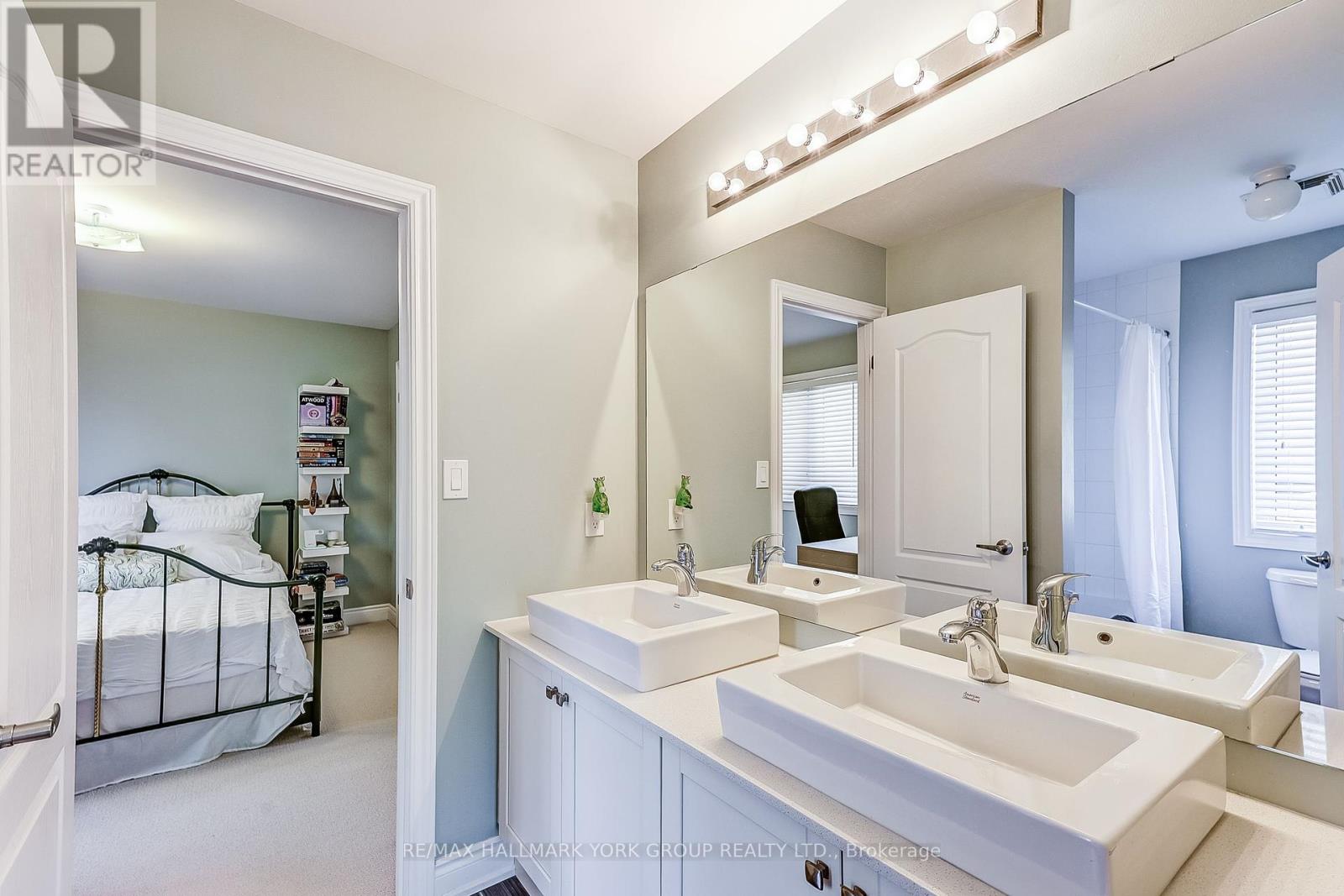 Photo 30 of 1022 Sherman Brock Circle, Newmarket ON