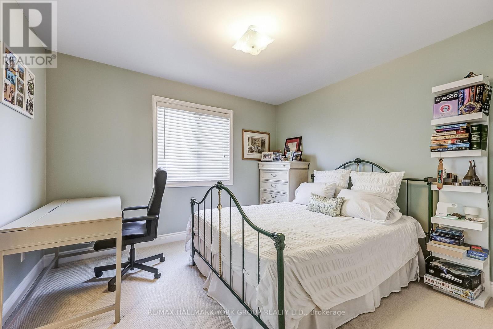 Photo 6 of 1022 Sherman Brock Circle, Newmarket ON
