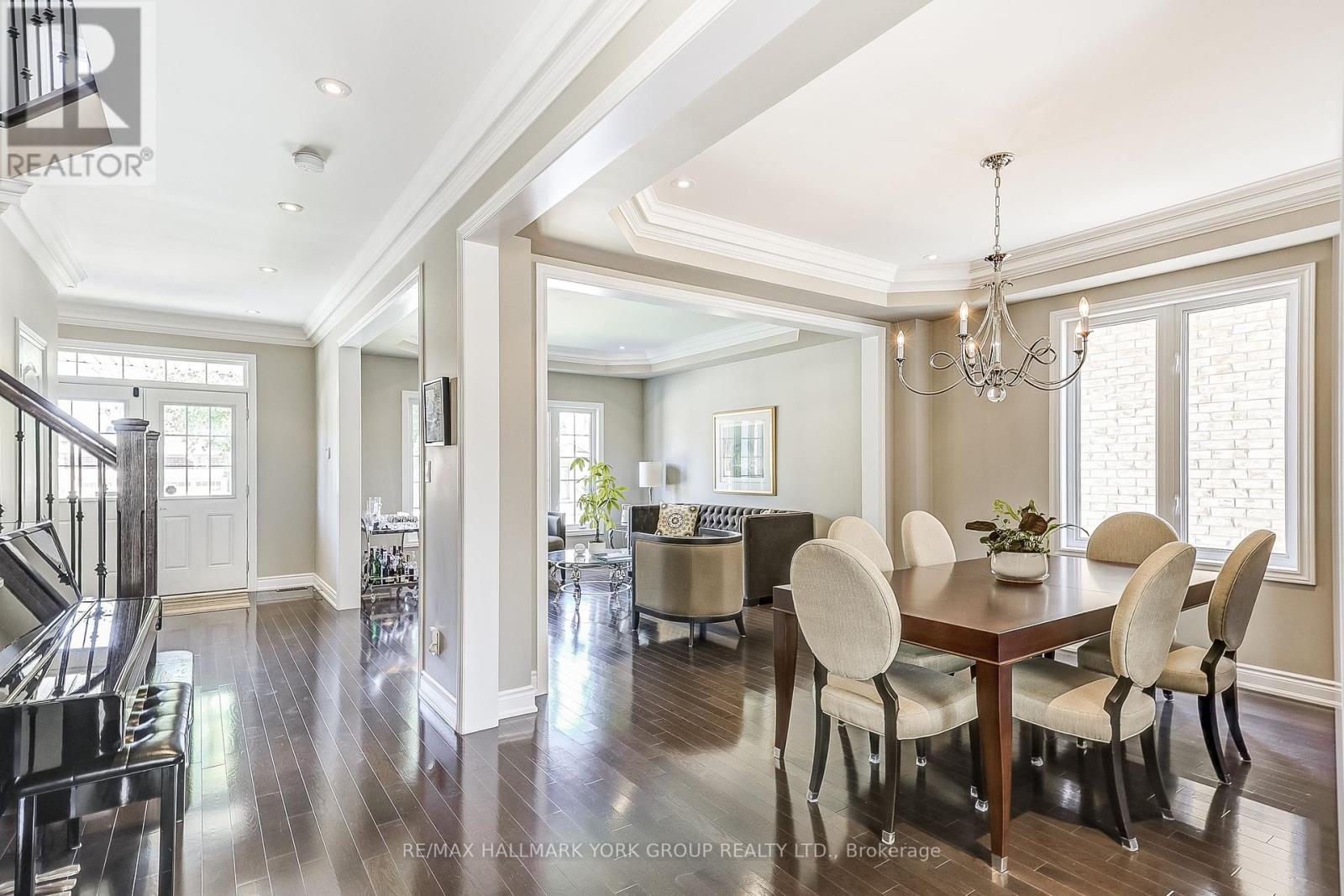 Photo 3 of 1022 Sherman Brock Circle, Newmarket ON
