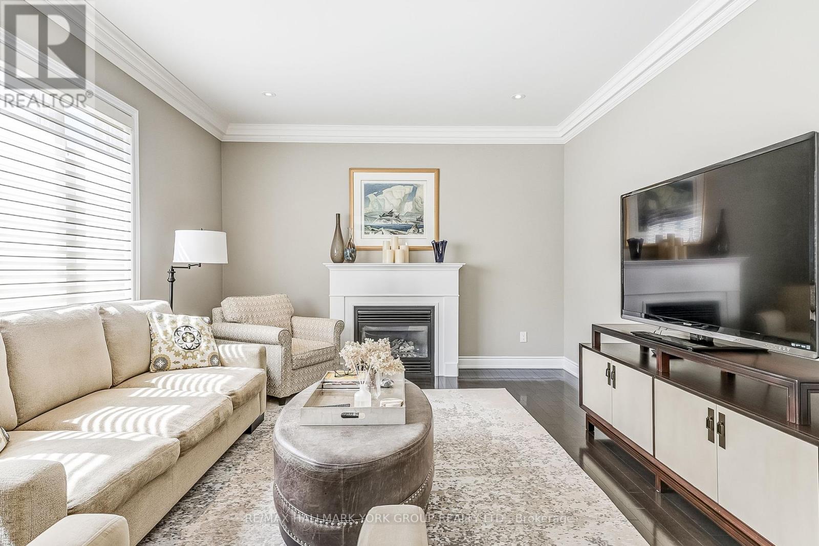 Photo 12 of 1022 Sherman Brock Circle, Newmarket ON