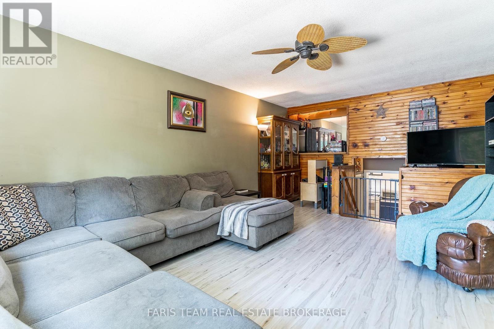 Photo 16 of 390 Mildred Street, Midland ON