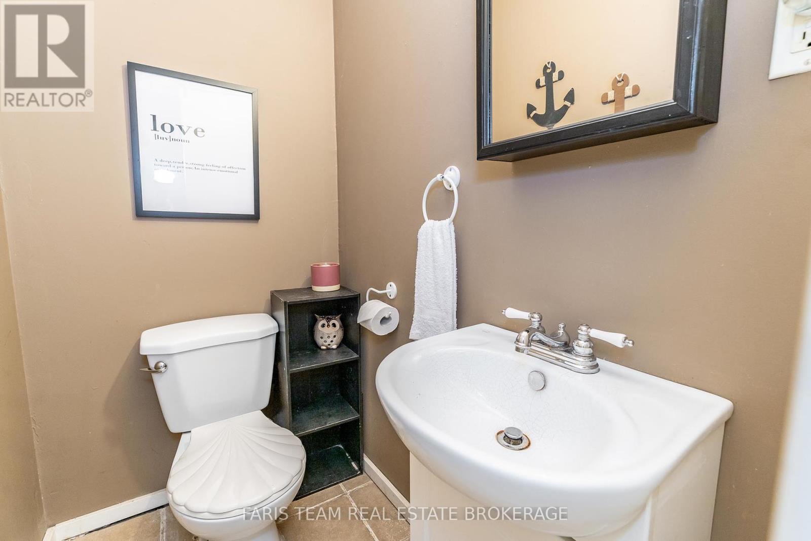 Photo 4 of 390 Mildred Street, Midland ON