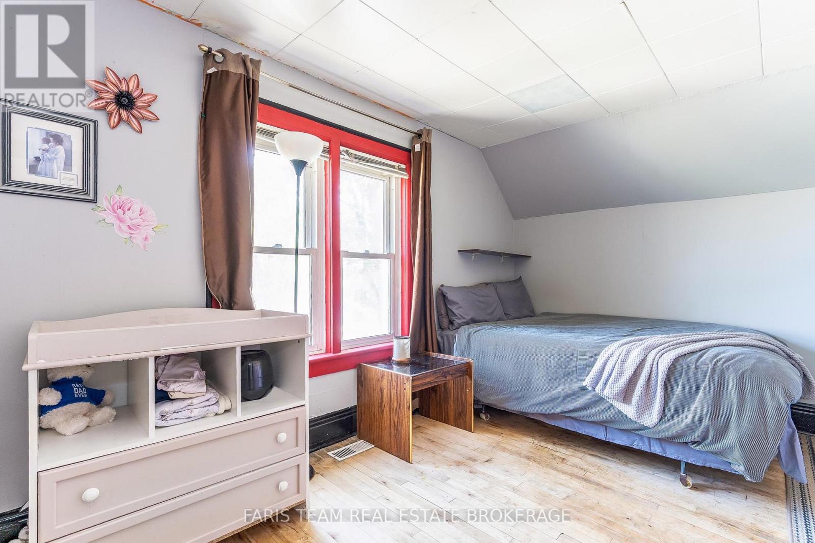 Photo 18 of 390 Mildred Street, Midland ON