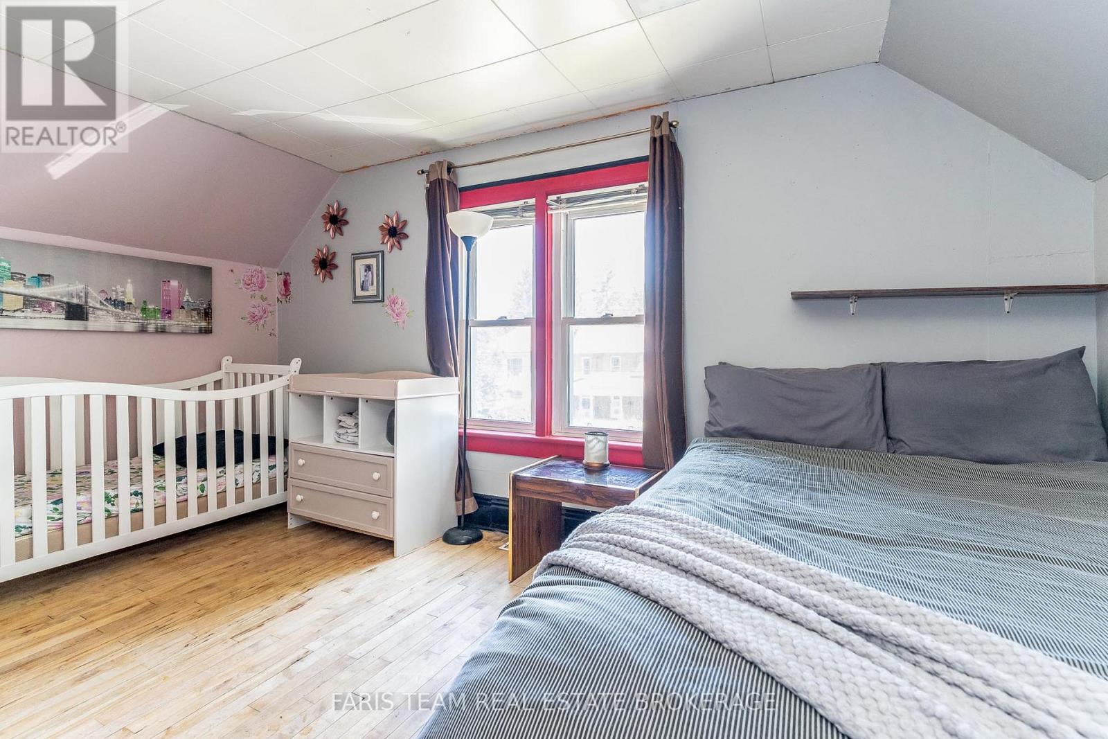 Photo 8 of 390 Mildred Street, Midland ON
