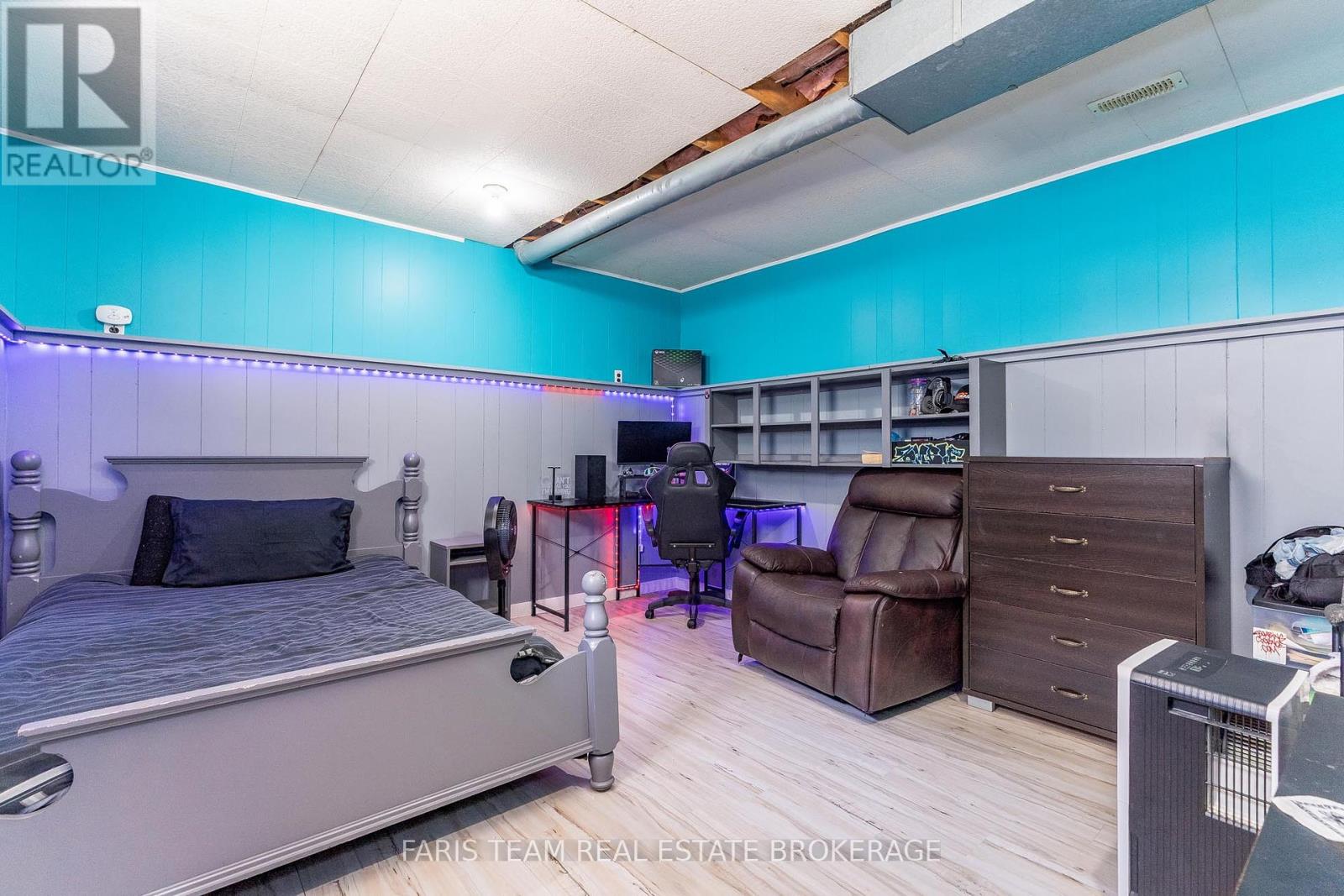 Photo 11 of 390 Mildred Street, Midland ON