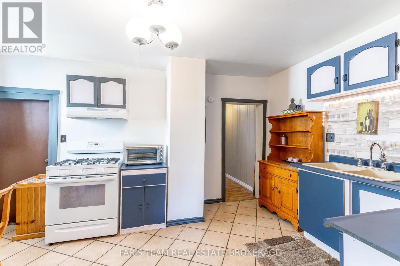 Photo 2 of 390 Mildred Street, Midland ON