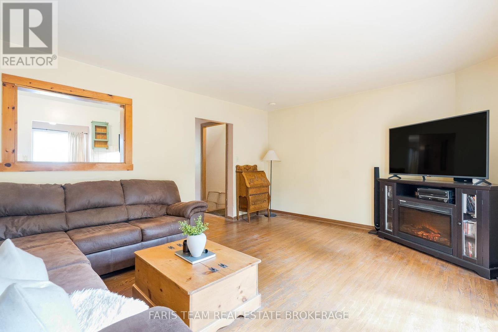 Photo 11 of 67 Gibbard Crescent, Collingwood ON