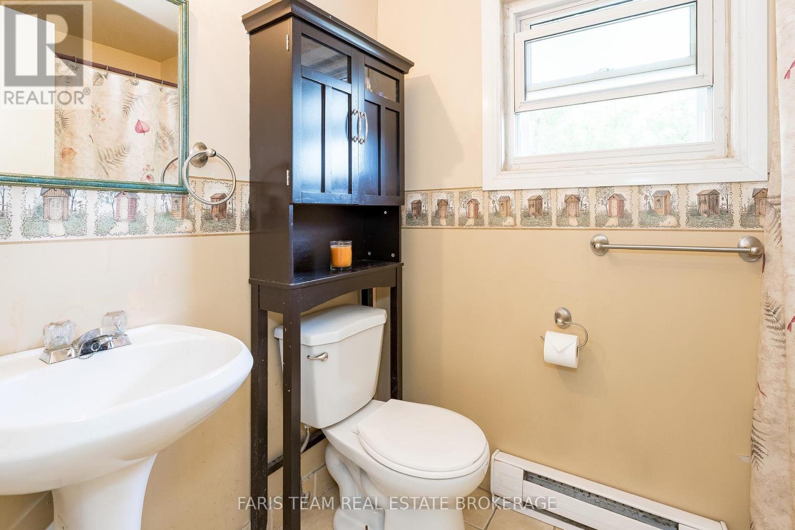 Photo 18 of 67 Gibbard Crescent, Collingwood ON