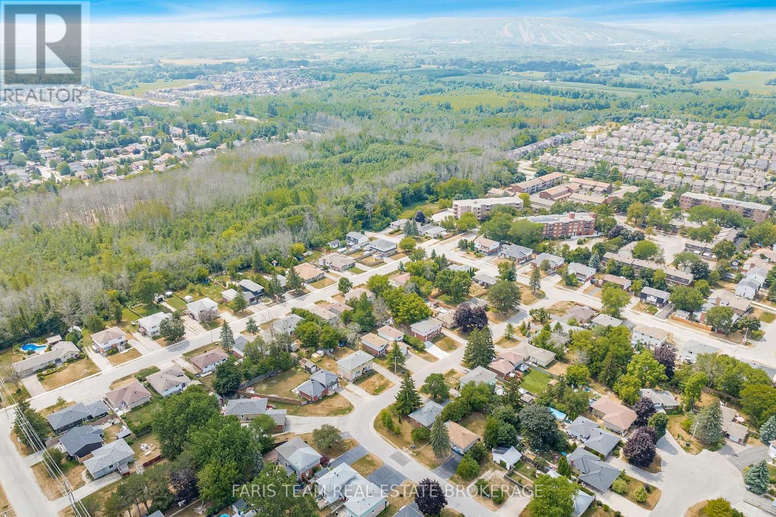 Photo 24 of 67 Gibbard Crescent, Collingwood ON