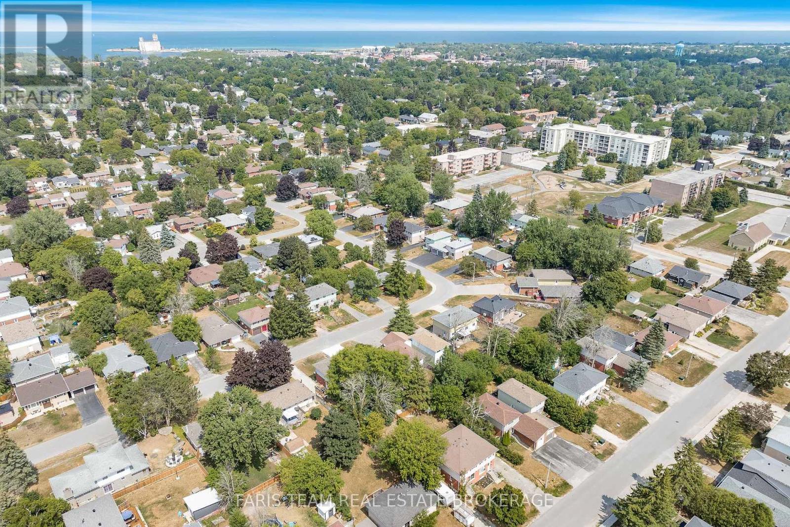 Photo 25 of 67 Gibbard Crescent, Collingwood ON