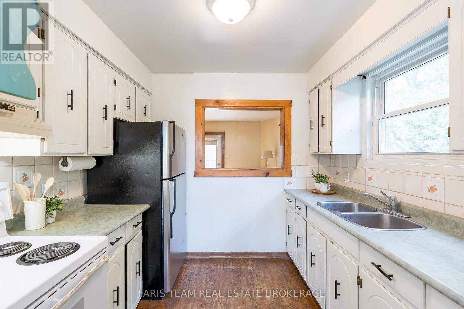 Photo 3 of 67 Gibbard Crescent, Collingwood ON