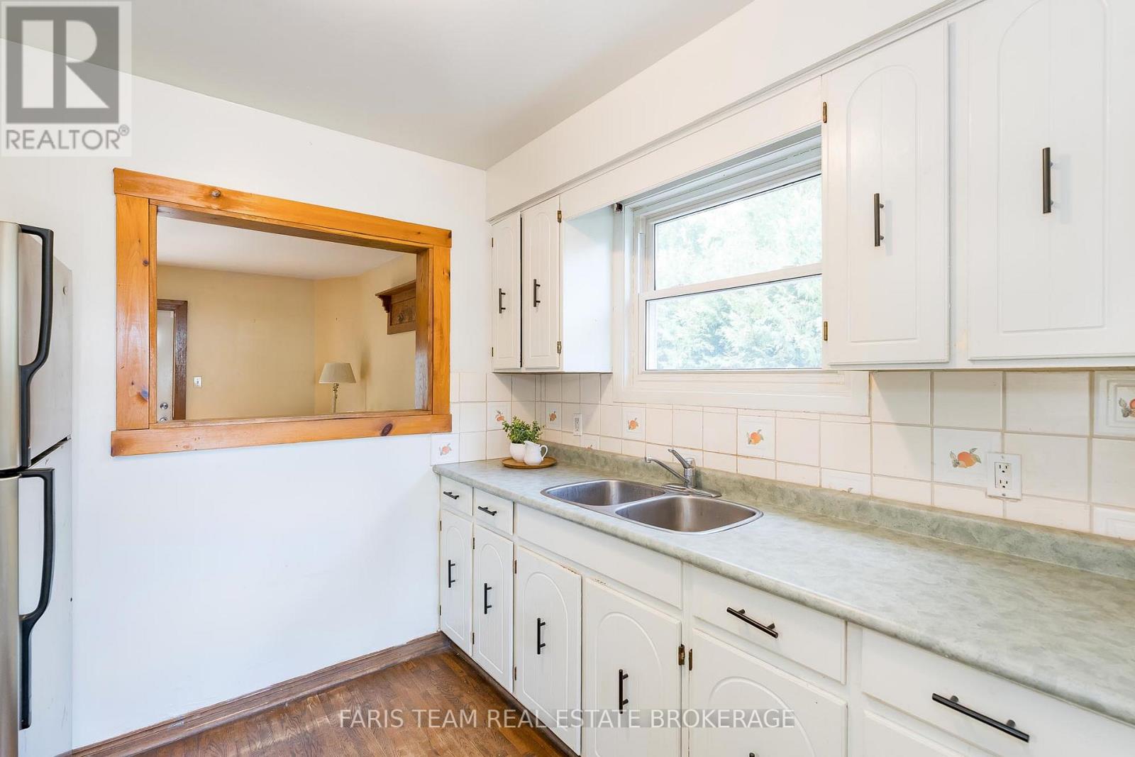Photo 4 of 67 Gibbard Crescent, Collingwood ON