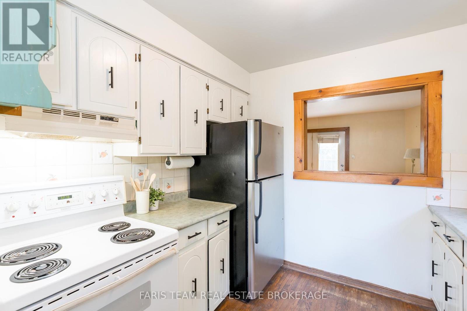 Photo 5 of 67 Gibbard Crescent, Collingwood ON