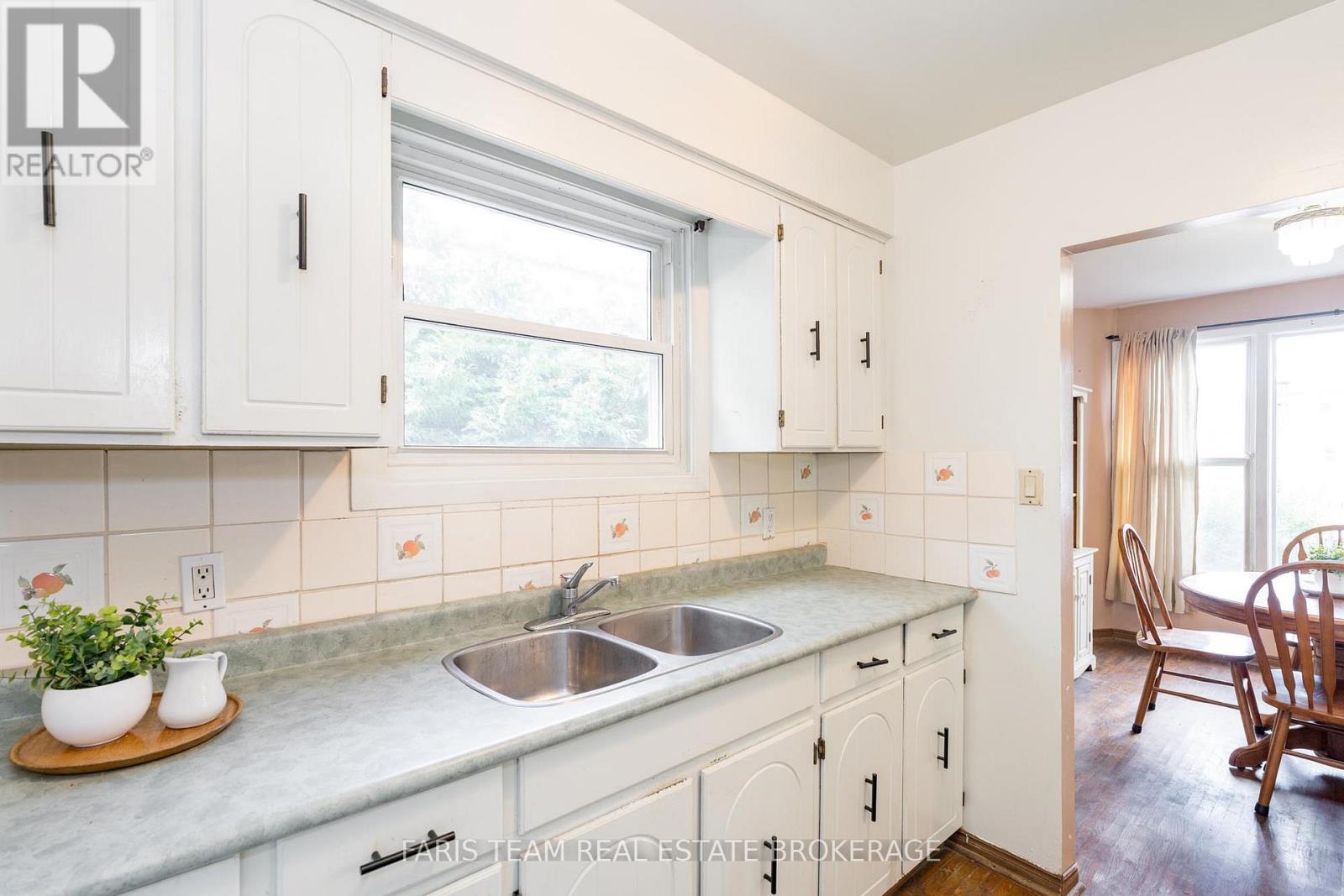 Photo 6 of 67 Gibbard Crescent, Collingwood ON