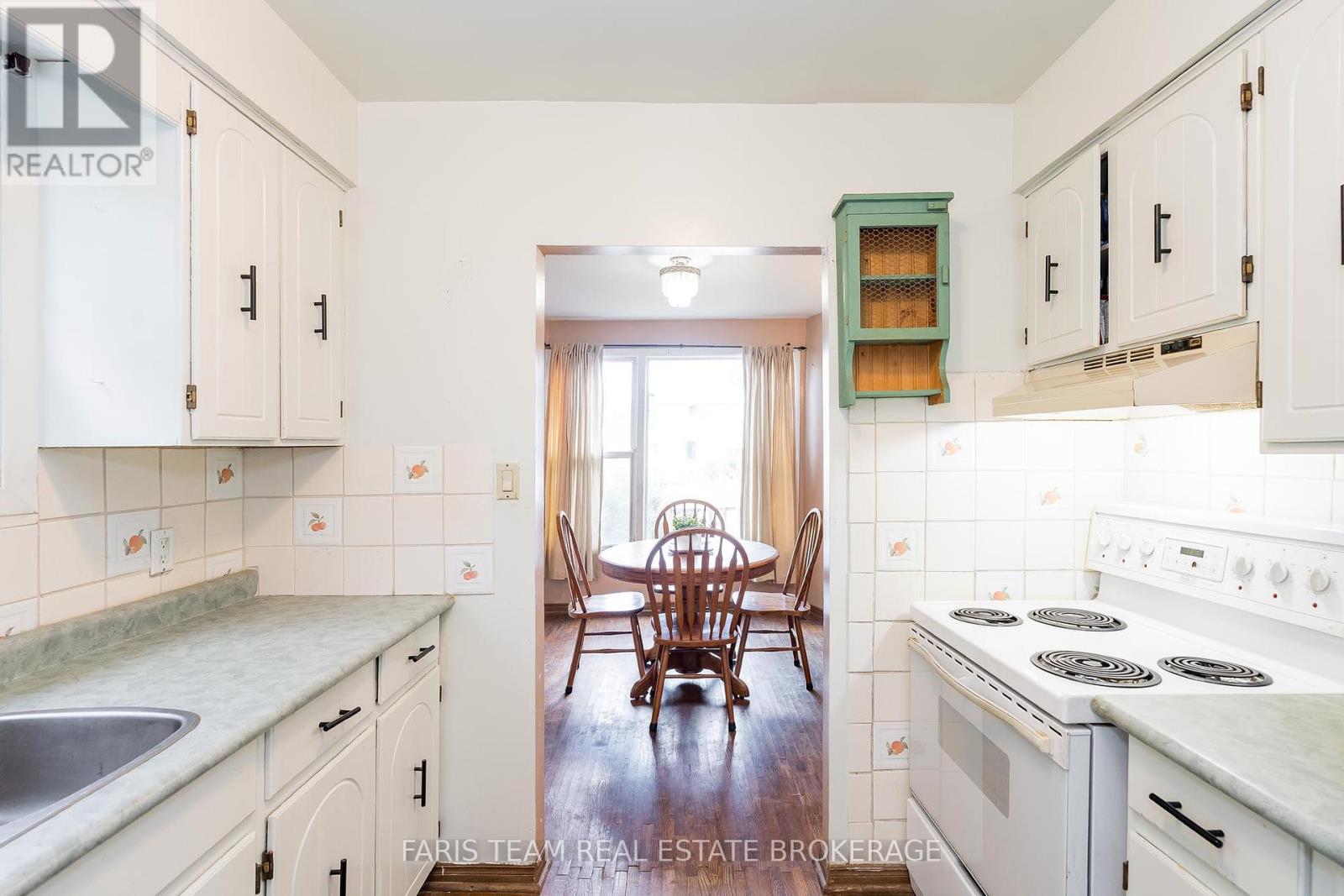 Photo 7 of 67 Gibbard Crescent, Collingwood ON