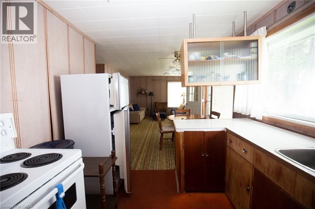 Photo 35 of 12 Smelsers Cove Ln, Selkirk ON
