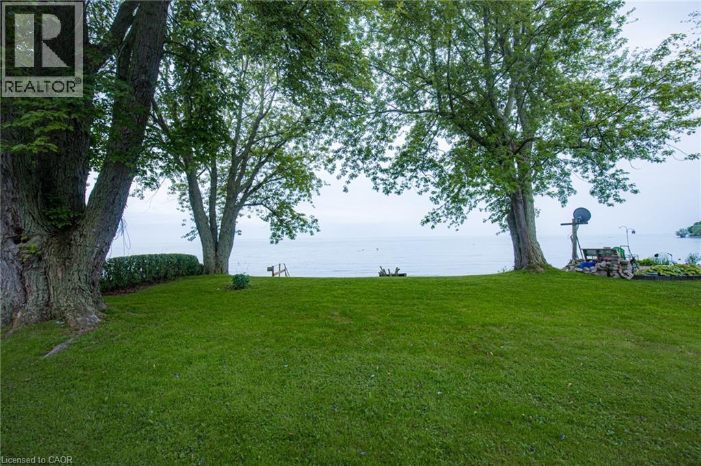 Photo 36 of 12 Smelsers Cove Ln, Selkirk ON