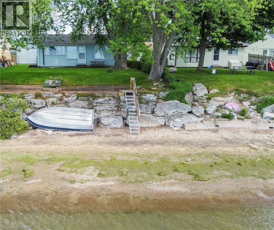 Photo 10 of 12 Smelsers Cove Ln, Selkirk ON