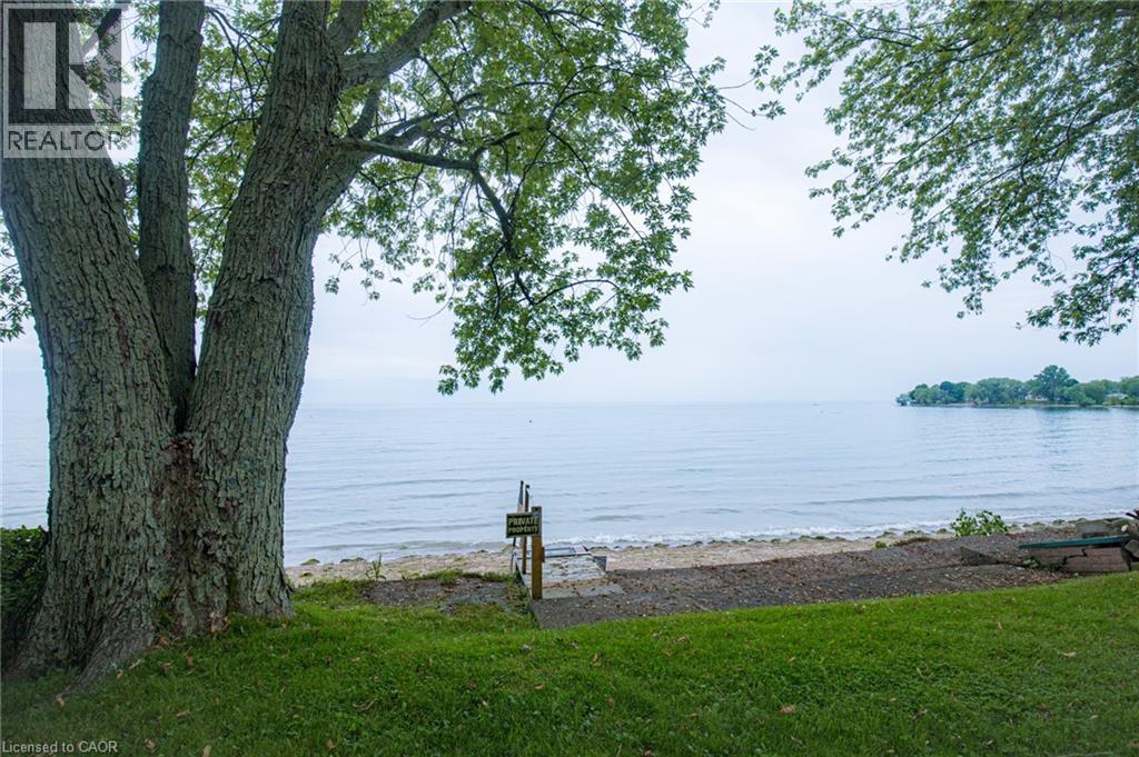 Photo 18 of 12 Smelsers Cove Ln, Selkirk ON