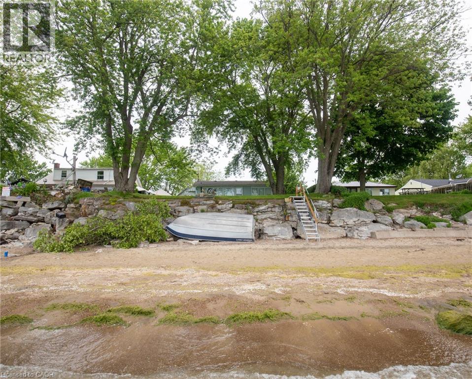 Photo 34 of 12 Smelsers Cove Ln, Selkirk ON