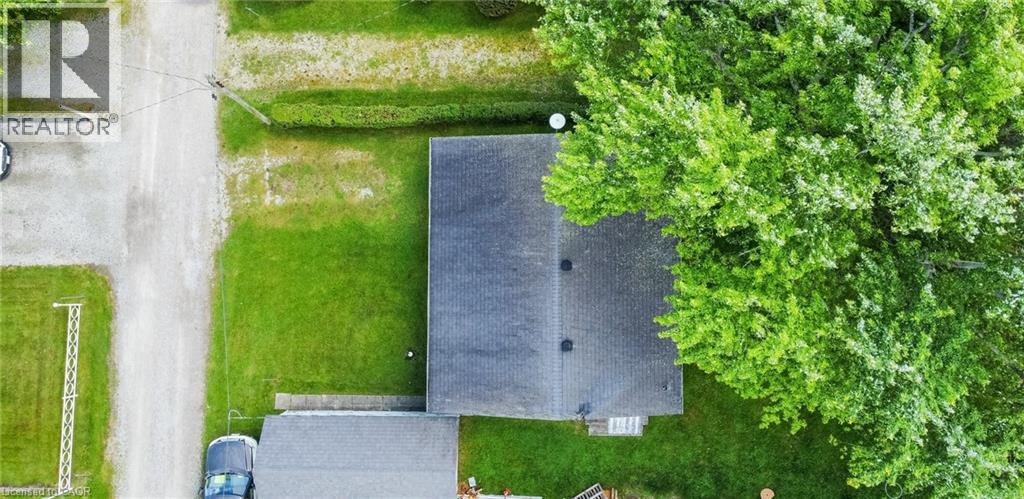 Photo 33 of 12 Smelsers Cove Ln, Selkirk ON