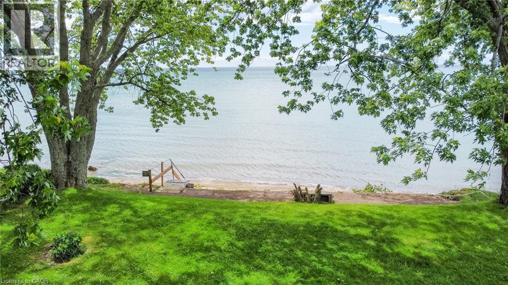 Photo 12 of 12 Smelsers Cove Ln, Selkirk ON