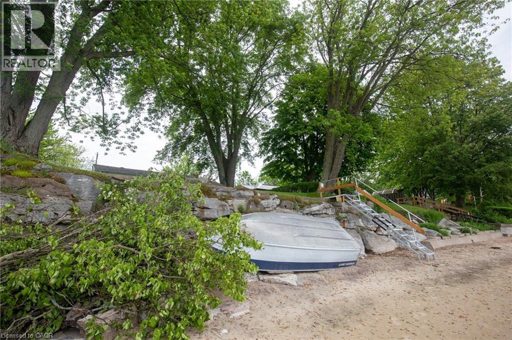 Photo 20 of 12 Smelsers Cove Ln, Selkirk ON