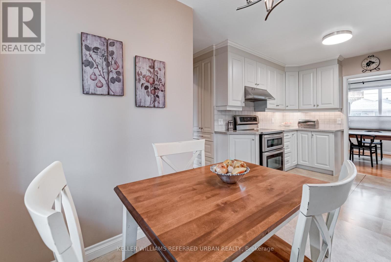 Photo 7 of 26 Foxmeadow Road, Toronto ON