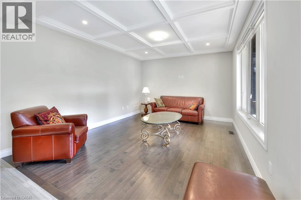 Photo 8 of 35 Loxleigh Lane, Breslau ON