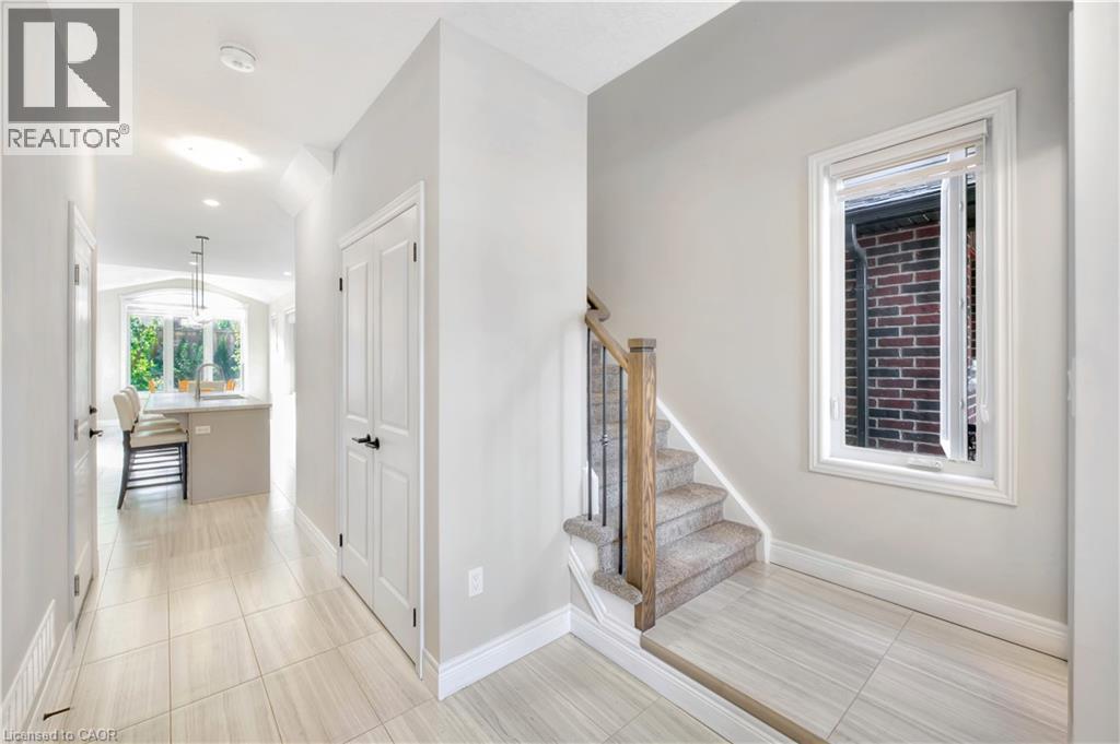 Photo 10 of 35 Loxleigh Lane, Breslau ON