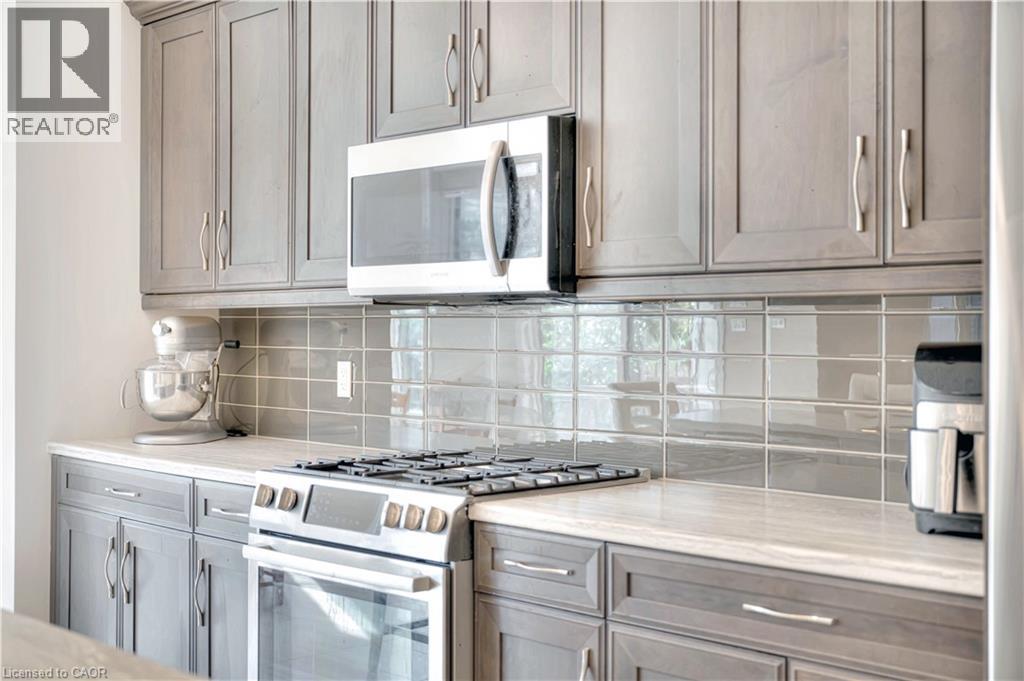 Photo 13 of 35 Loxleigh Lane, Breslau ON