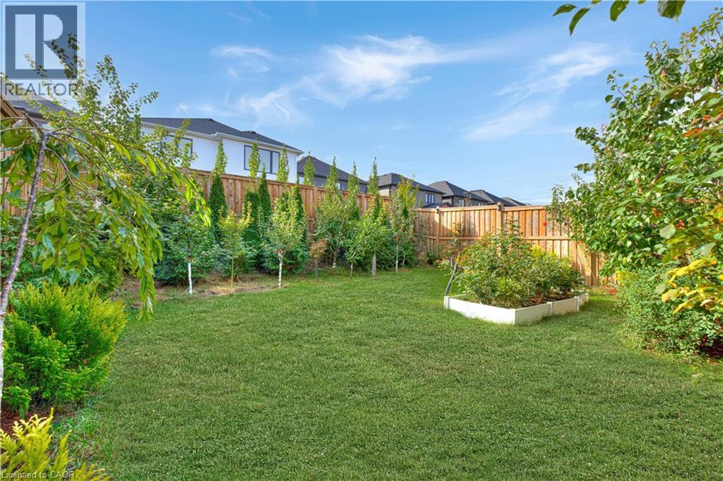 Photo 24 of 35 Loxleigh Lane, Breslau ON