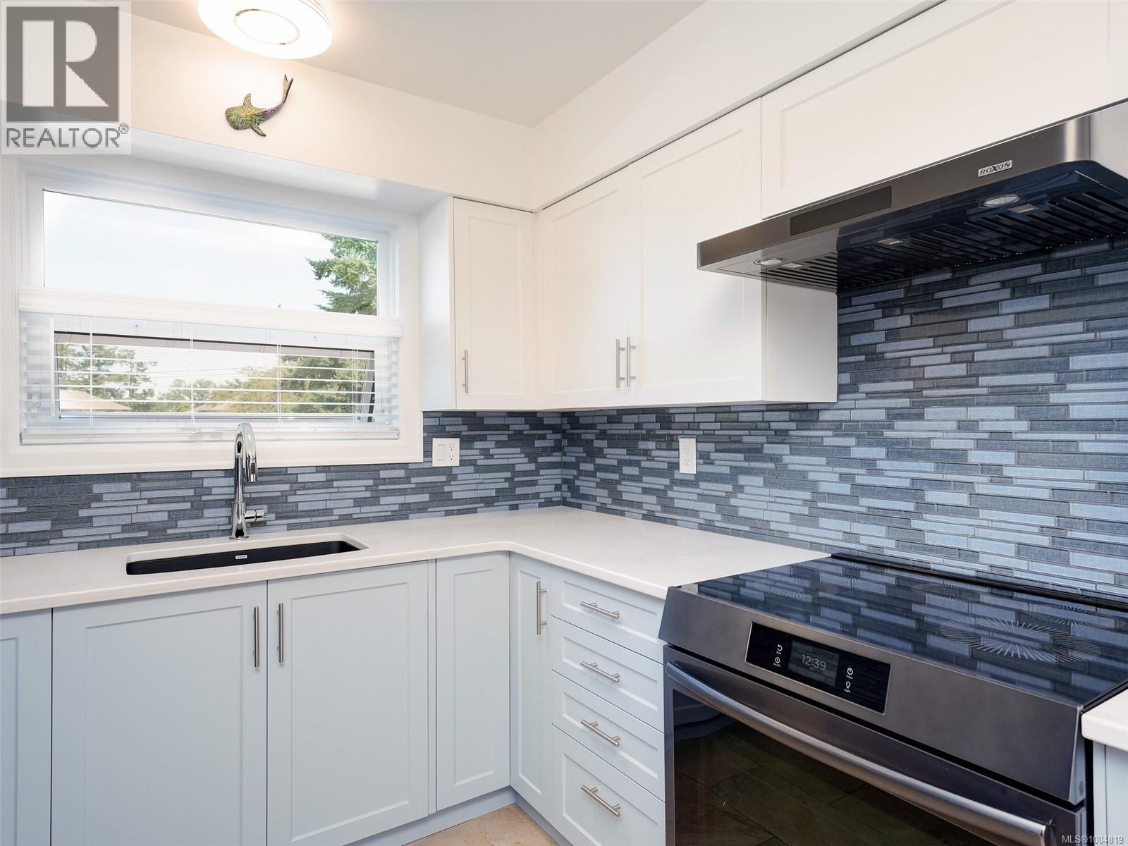 Photo 23 of 204 9975 Fifth St, Sidney BC