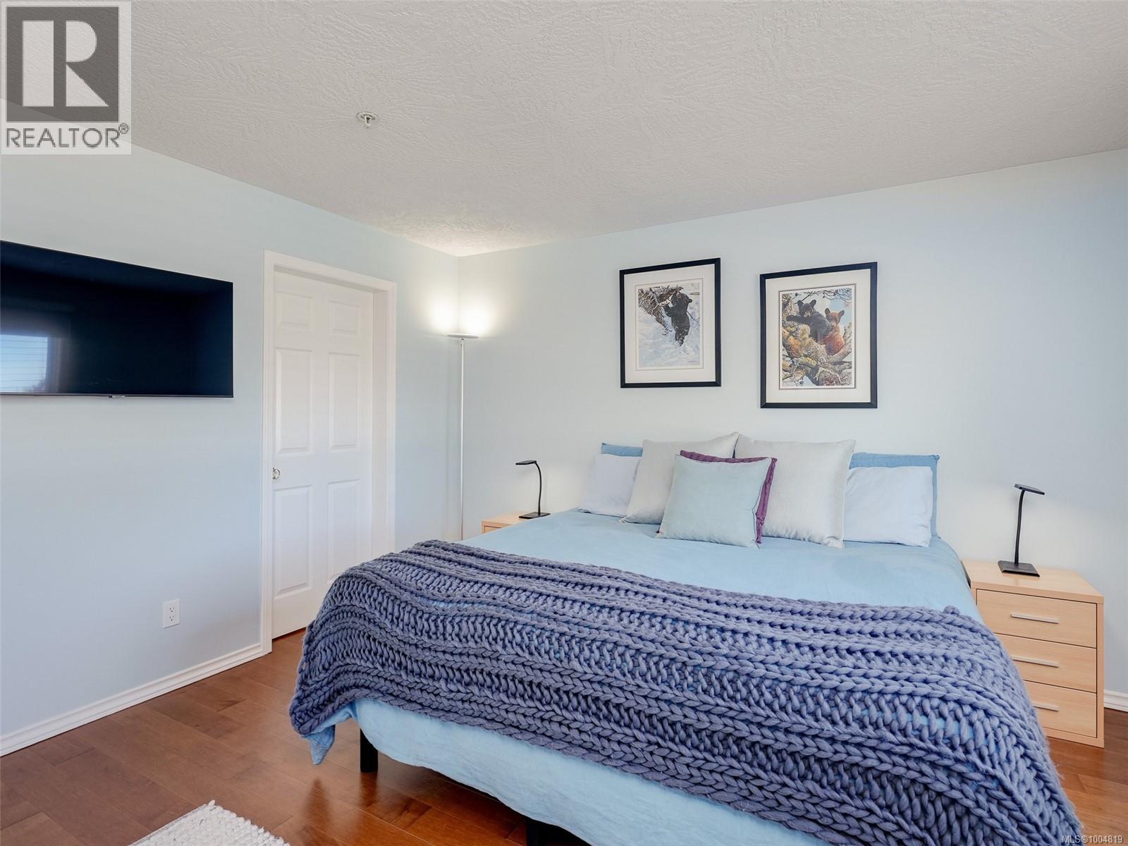 Photo 5 of 204 9975 Fifth St, Sidney BC