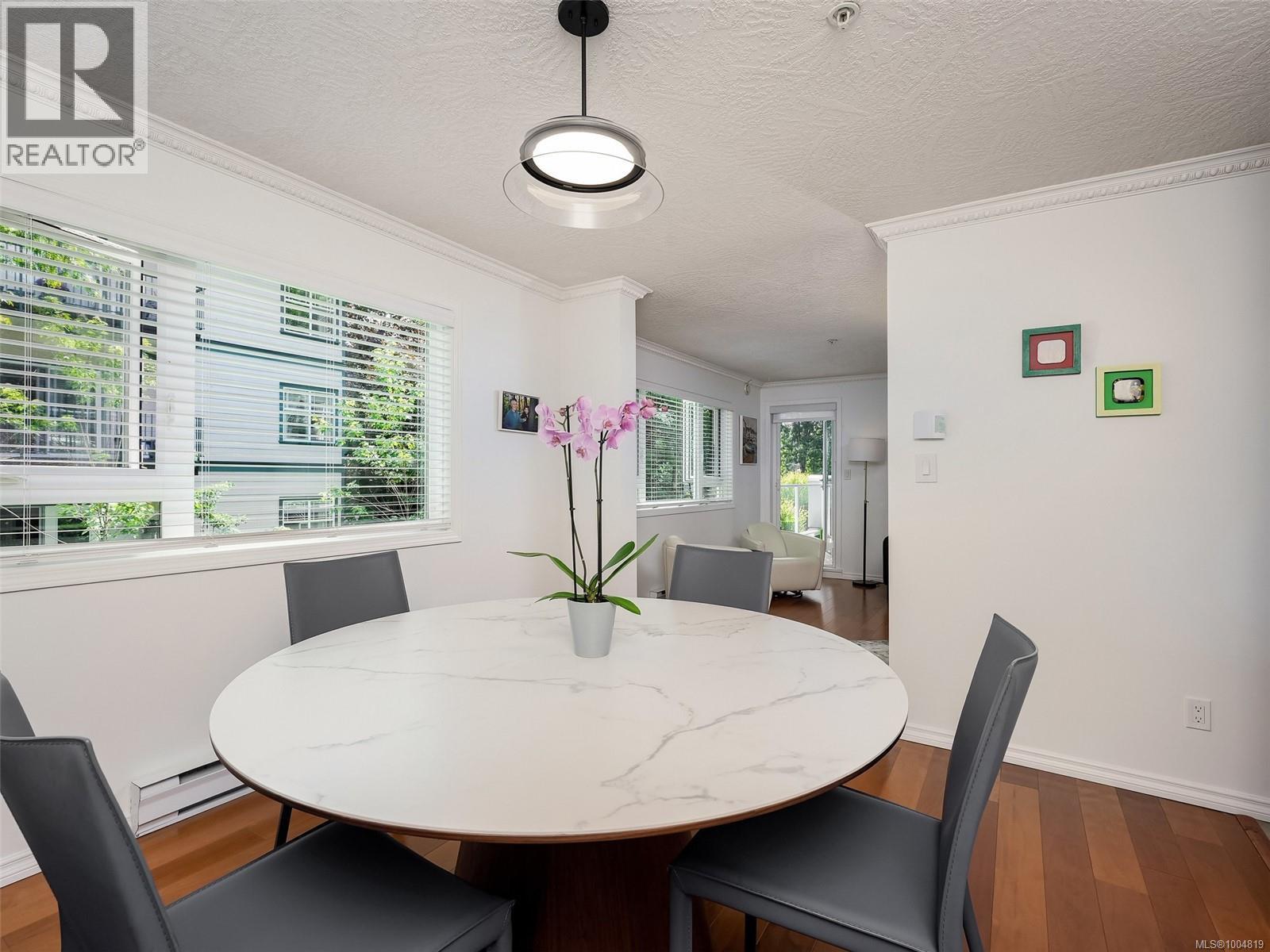 Photo 3 of 204 9975 Fifth St, Sidney BC
