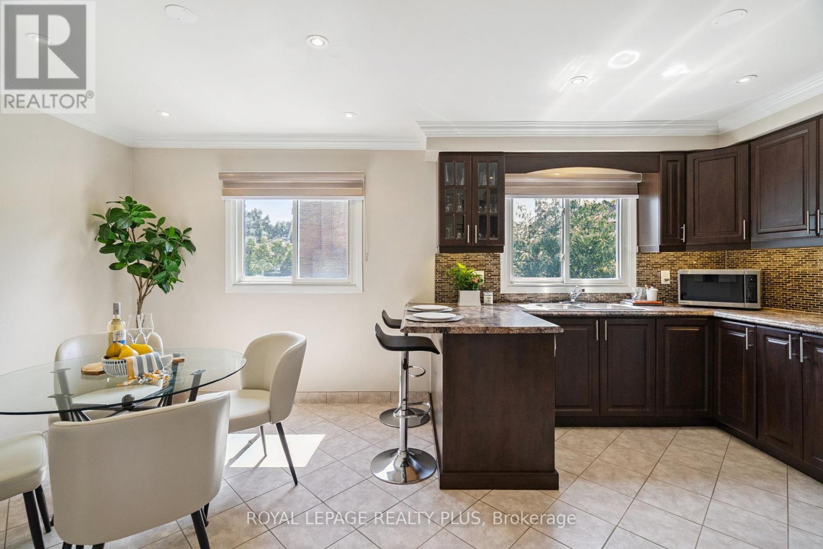 Photo 4 of 76 1755 Rathburn Road E, Mississauga ON