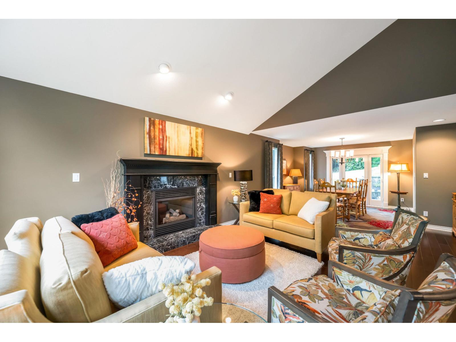 Photo 5 of 4638 215 B Street, Langley BC