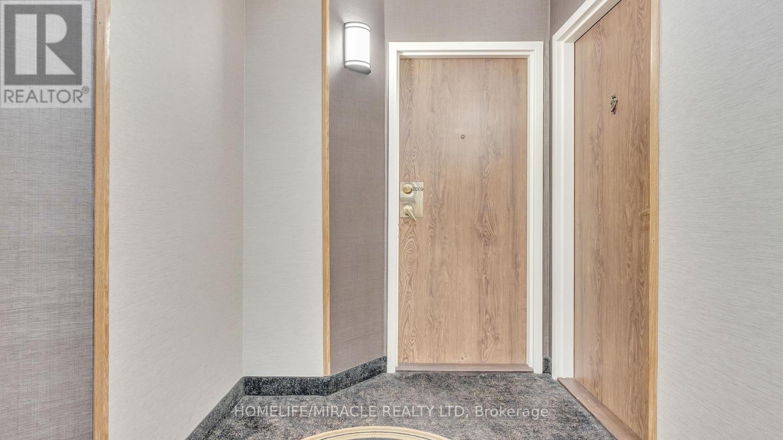 Photo 4 of 2009 550 Webb Drive, Mississauga ON