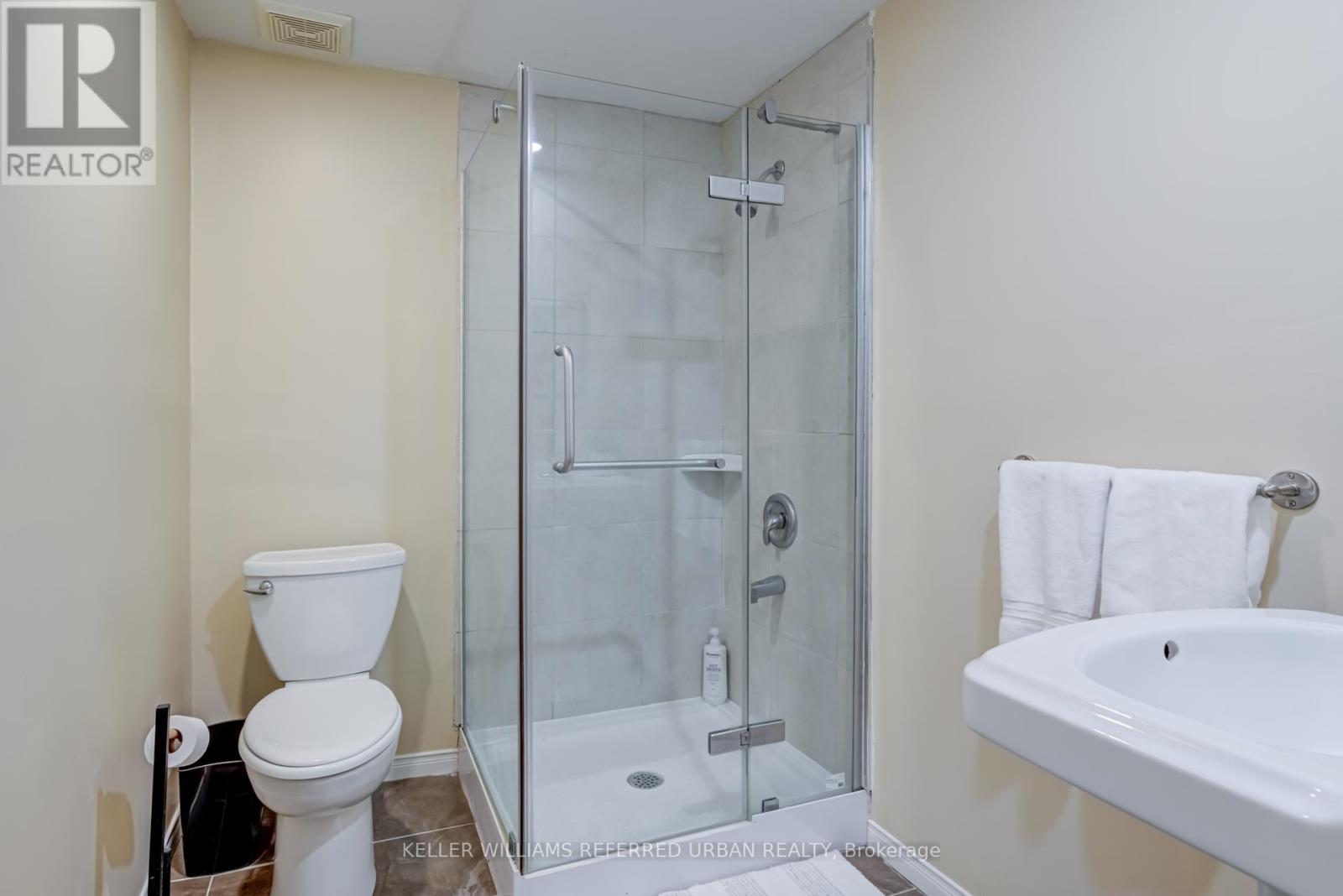 Photo 19 of 26 Foxmeadow Road, Toronto ON