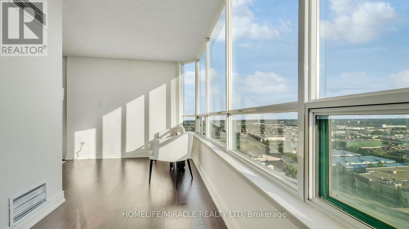 Photo 43 of 2009 550 Webb Drive, Mississauga ON