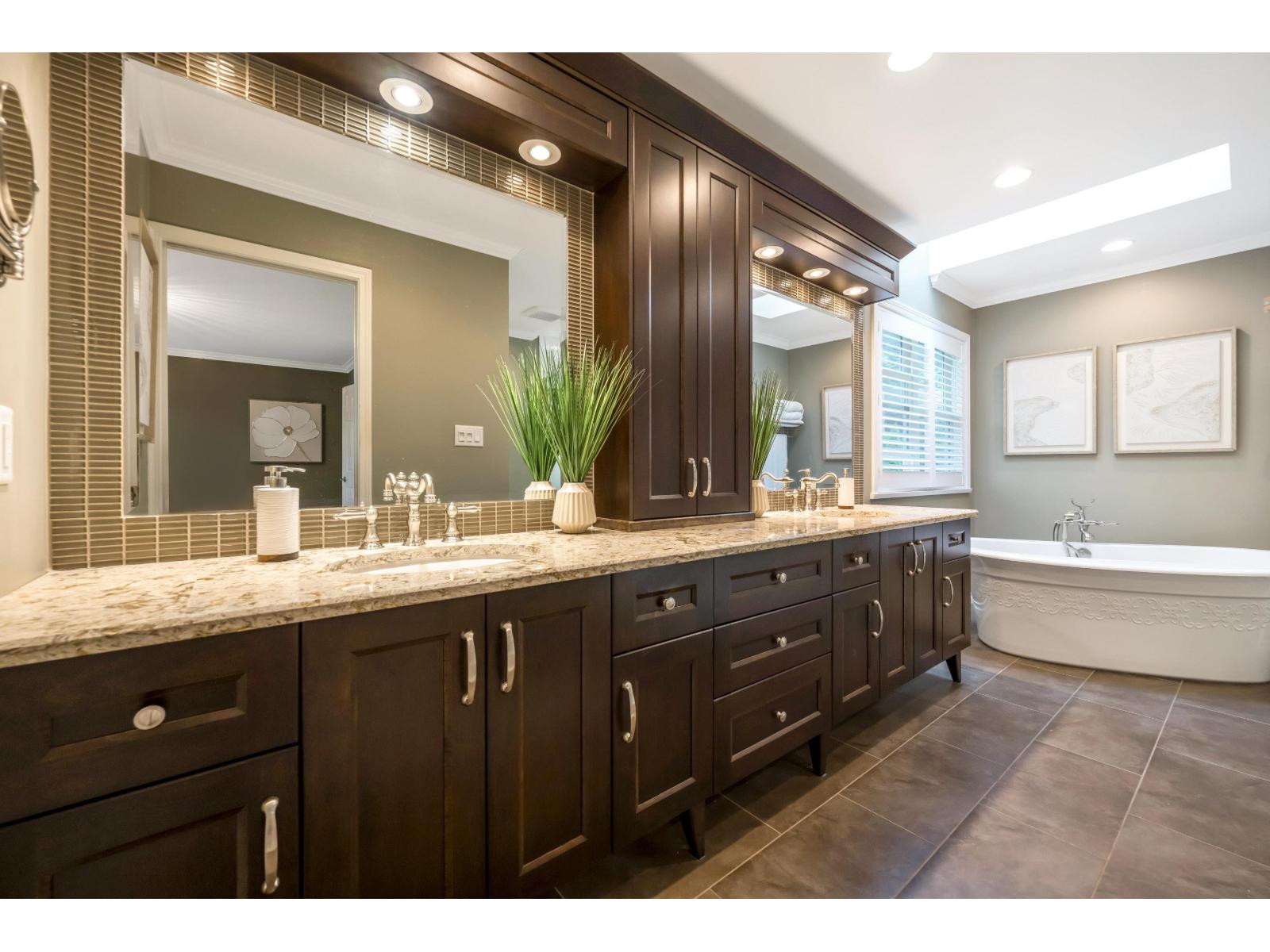 Photo 25 of 4638 215 B Street, Langley BC
