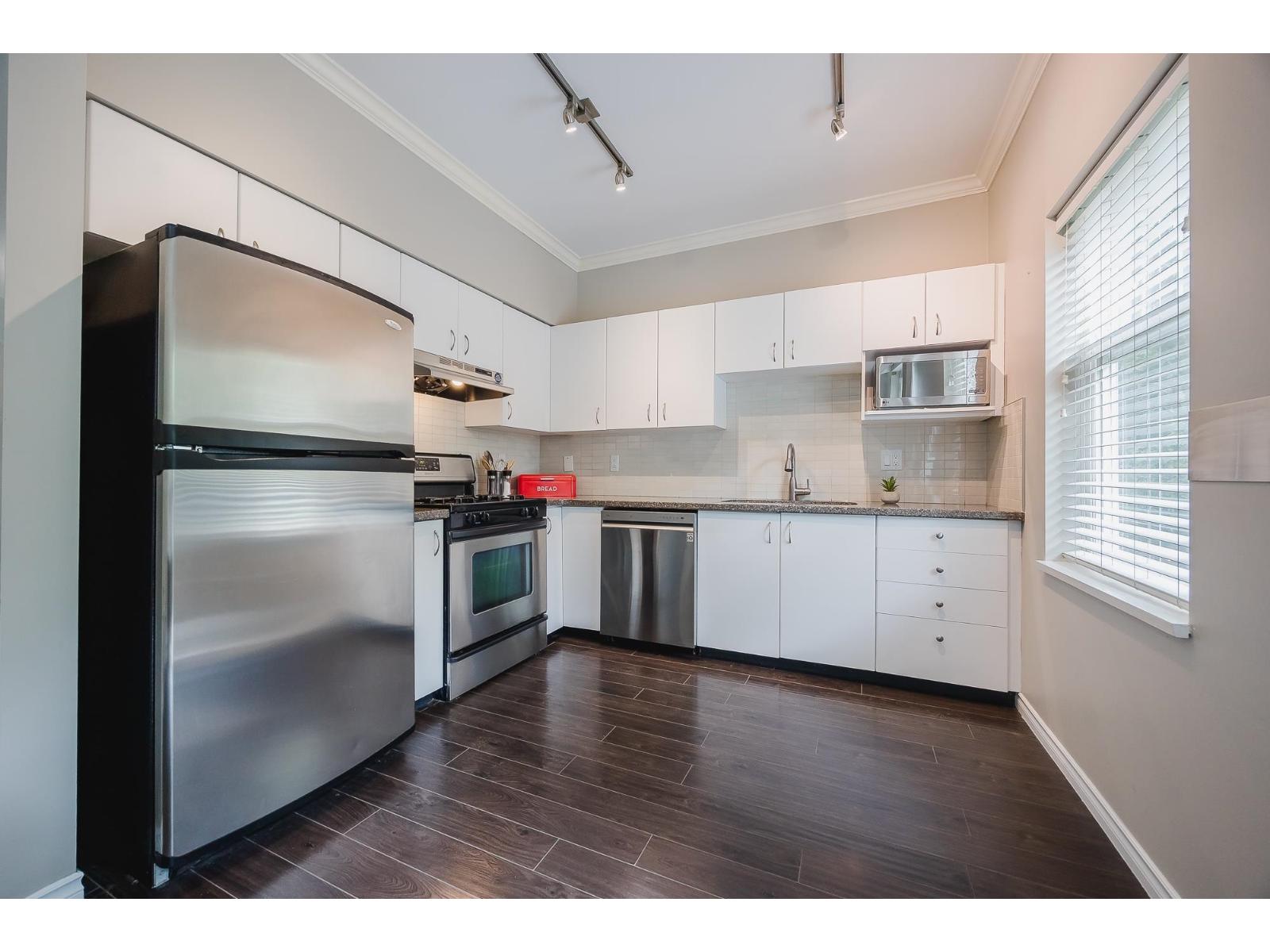 Photo 10 of 30 21535 88 Avenue, Langley BC