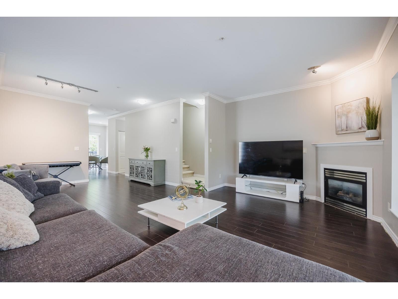 Photo 9 of 30 21535 88 Avenue, Langley BC