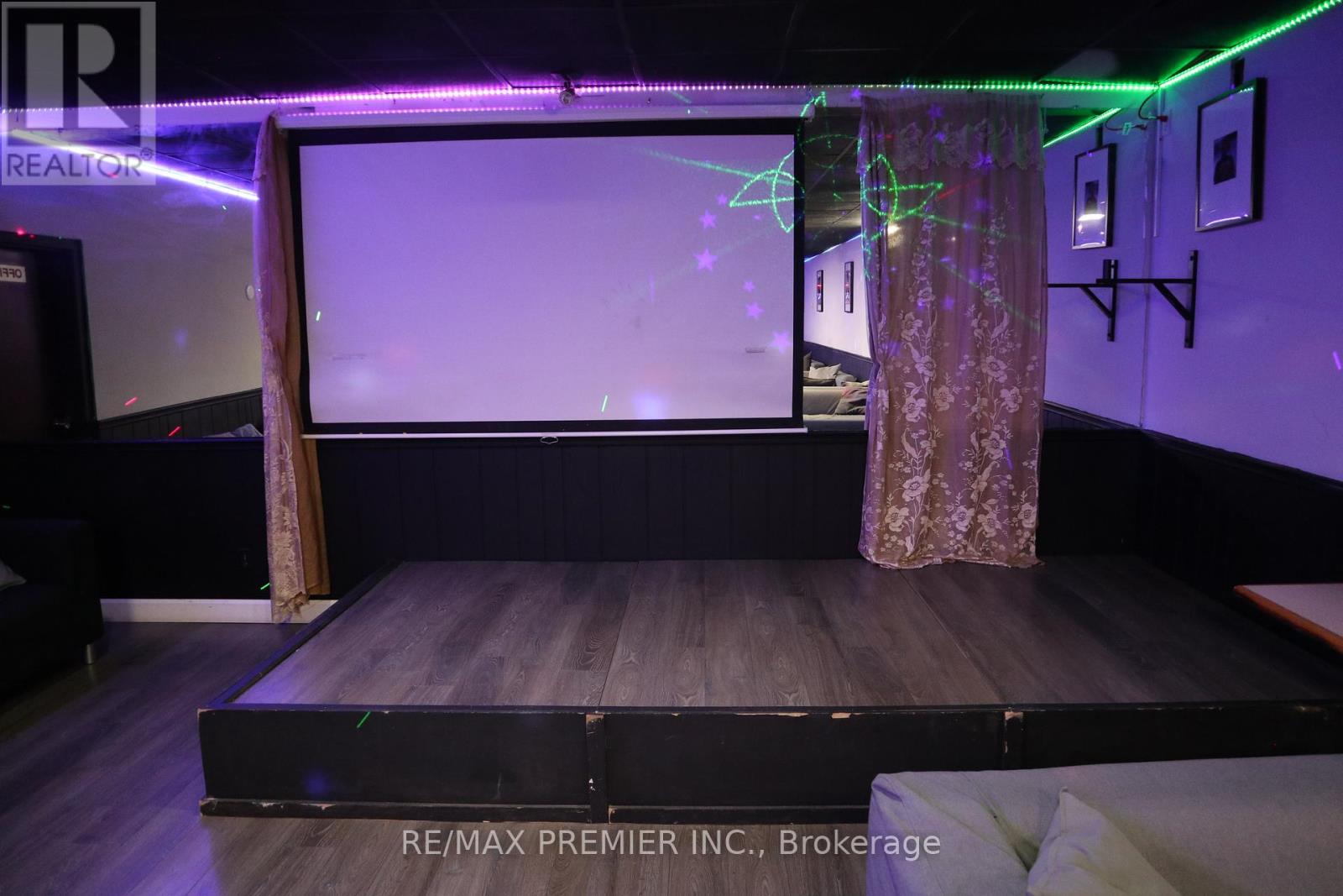 Photo 4 of 1387 Lawrence Avenue W, Toronto ON