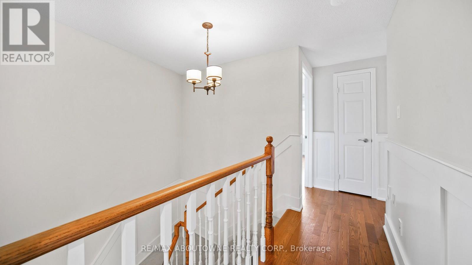 Photo 10 of 1228 Cornerbrook Place, Mississauga ON