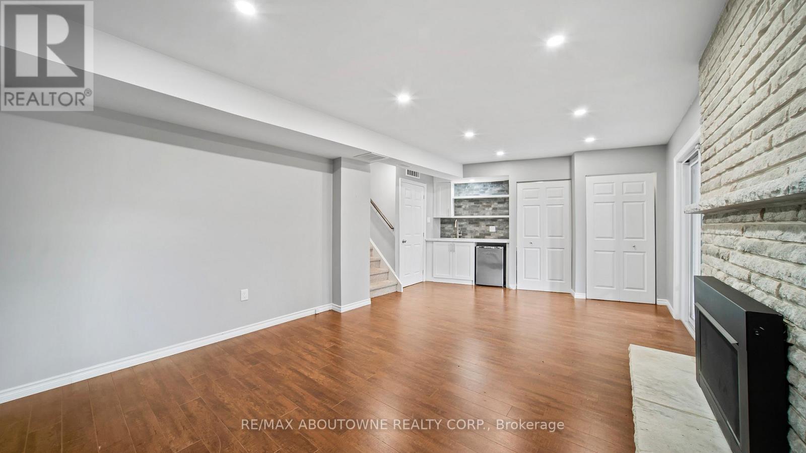 Photo 8 of 1228 Cornerbrook Place, Mississauga ON