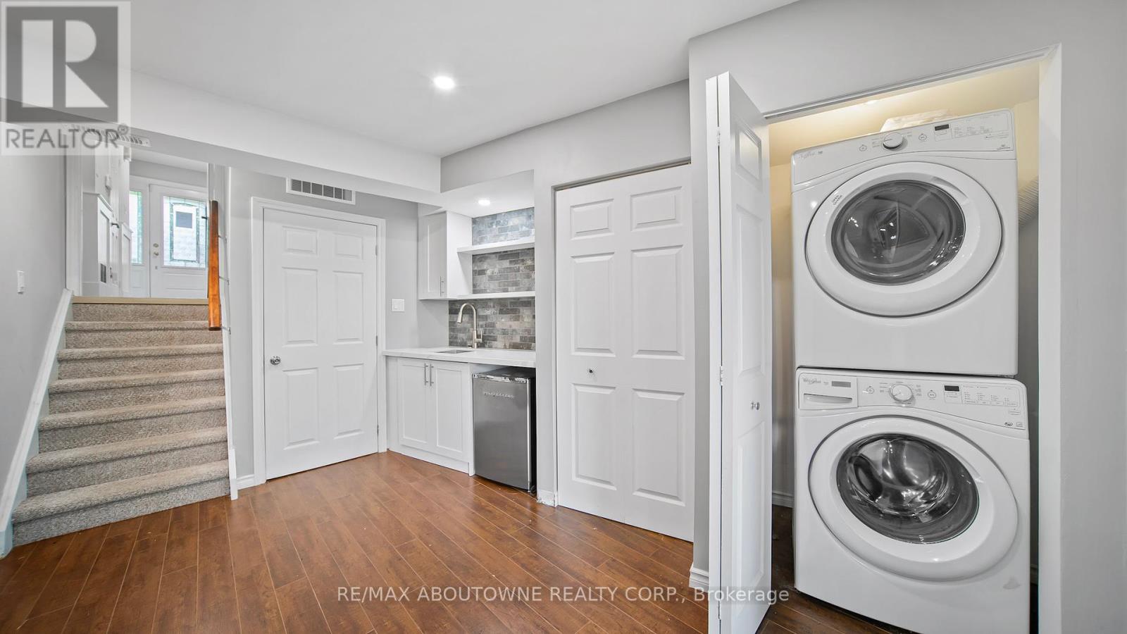 Photo 15 of 1228 Cornerbrook Place, Mississauga ON