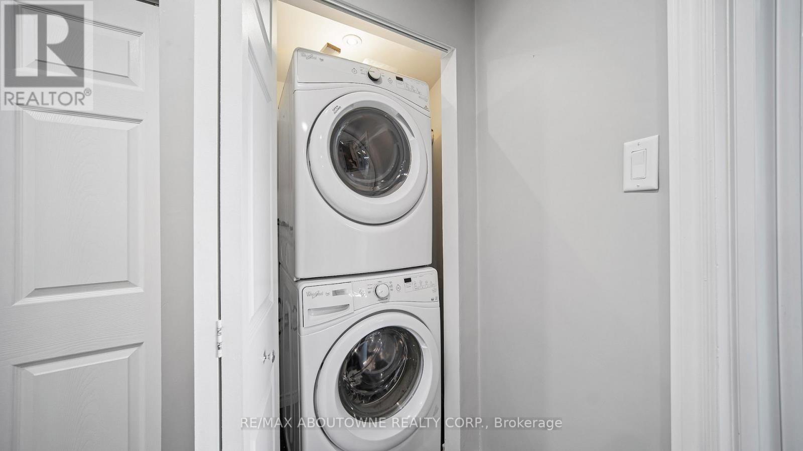 Photo 32 of 1228 Cornerbrook Place, Mississauga ON